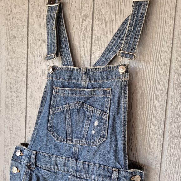 Divided Denim Distressed Overalls Shorts Ripped Stylish  Summer Size 8 - Picture 2 of 9